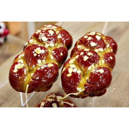 Πασχαλινή Λαμπάδα Τσουρεκάκι με ξυλάκι 16x7x4cm