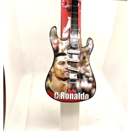 Πασχαλινή λαμπάδα ΡΟΝΑΛΝΤΟ με κιθάρα επιτραπέζια